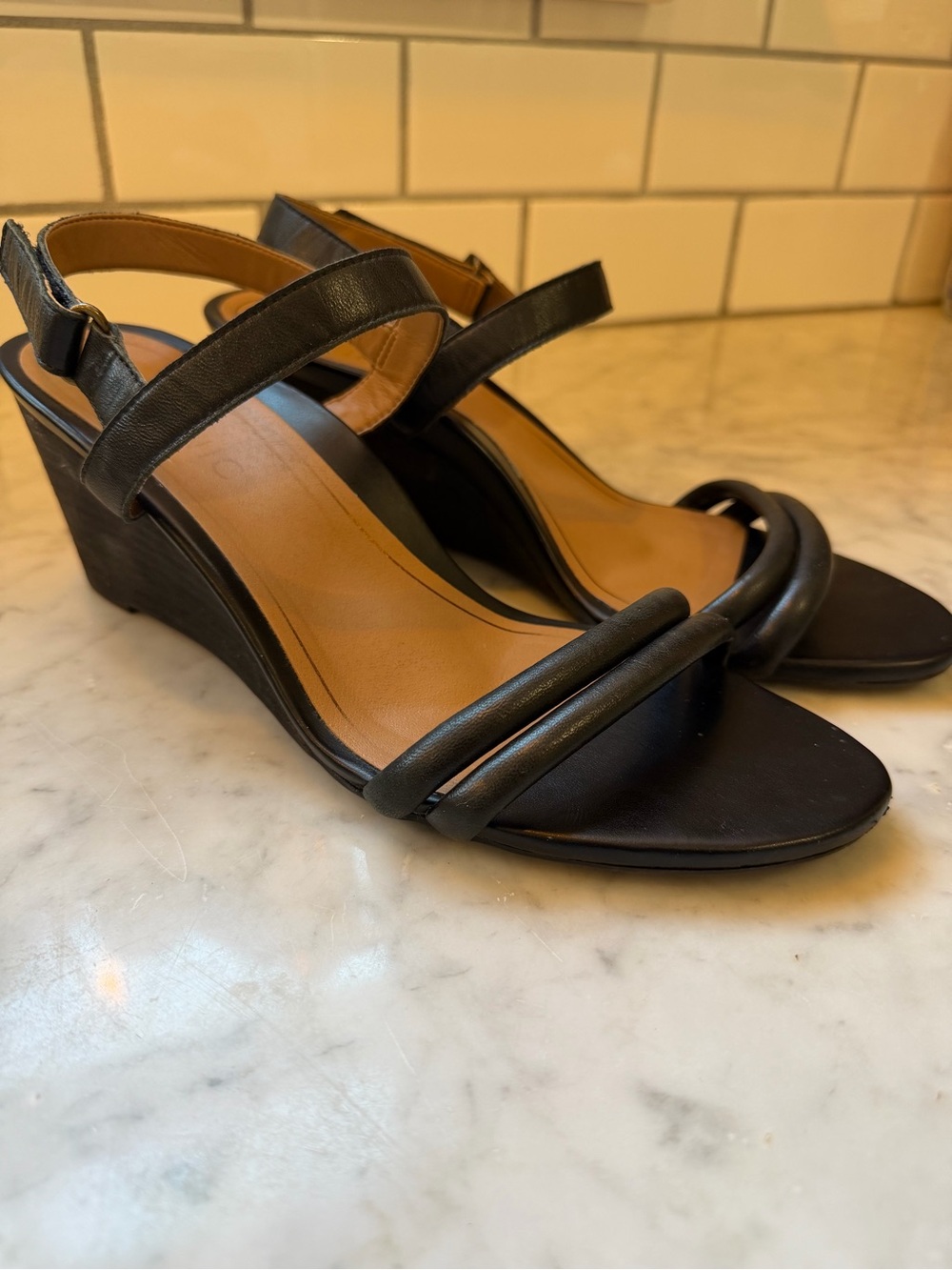 Vionic Emmy Black Wedge Sandals